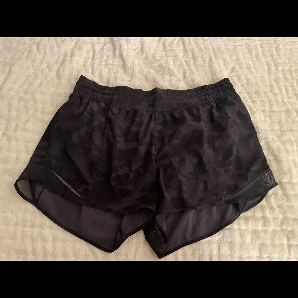 Hotty hot high rise 4 inch short black camo